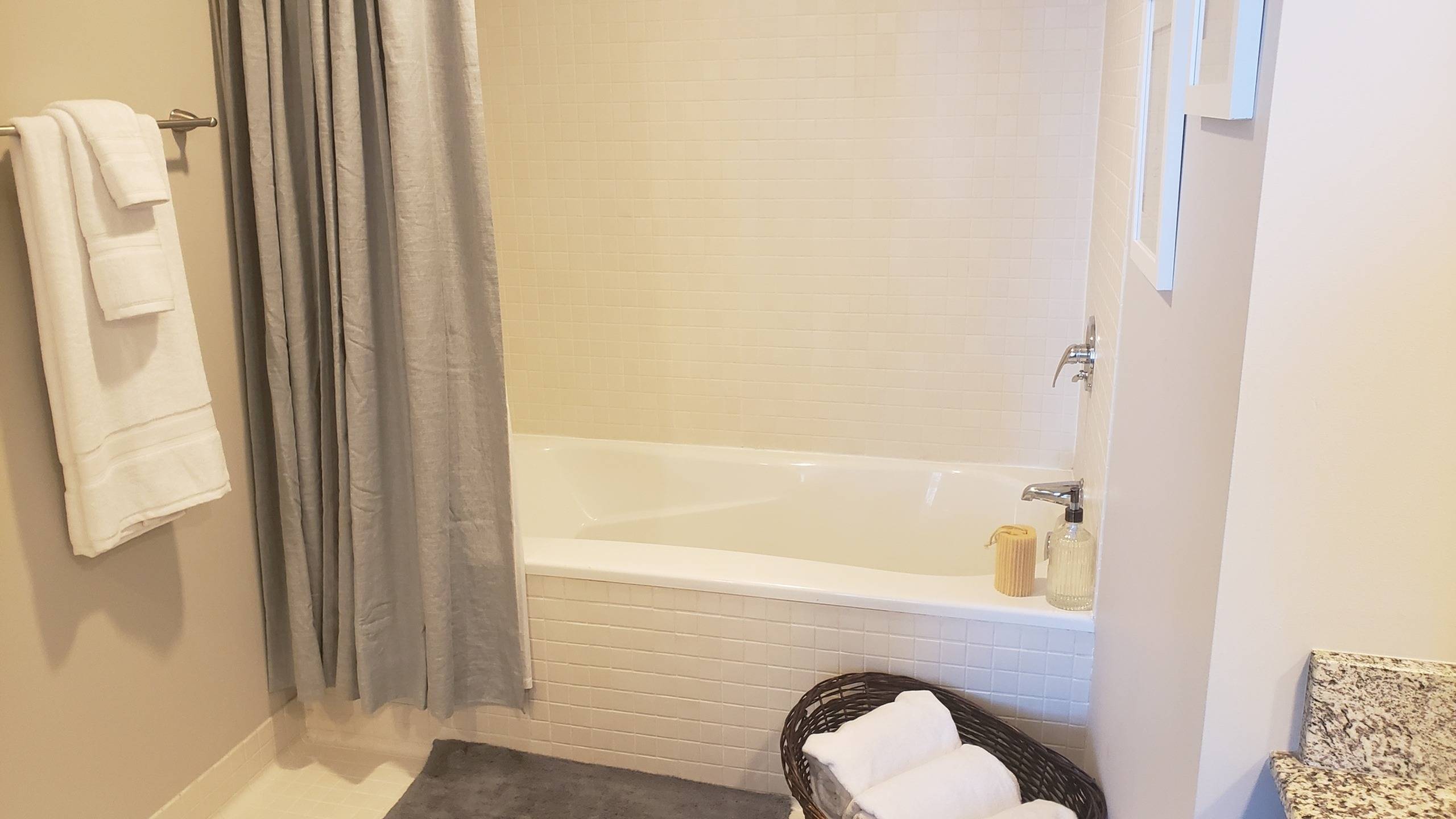Spacious 5 Bedroom Home With 2 Full Baths Room For Everyone – photo 2