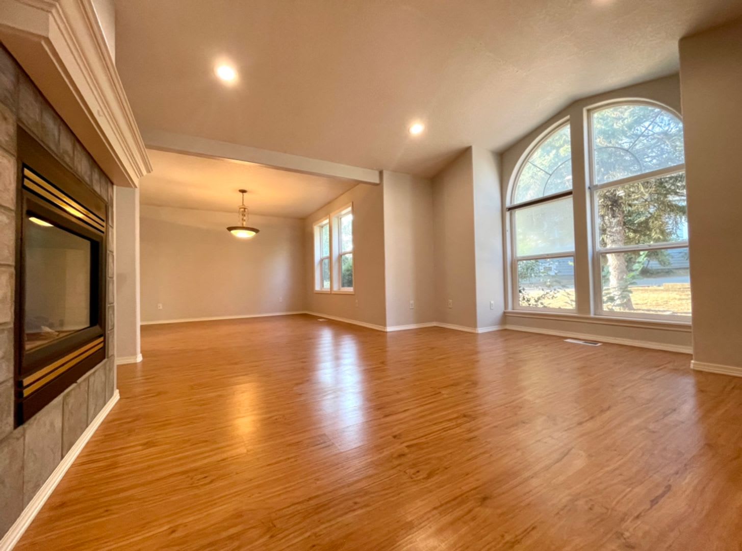 Don T Miss This West Linn Beauty Formal Living Room Entertainer S Kitchen Double Fireplace Large Deck With Two Sliders Two Car Garage Large Fenced Yard And Much More – photo 4