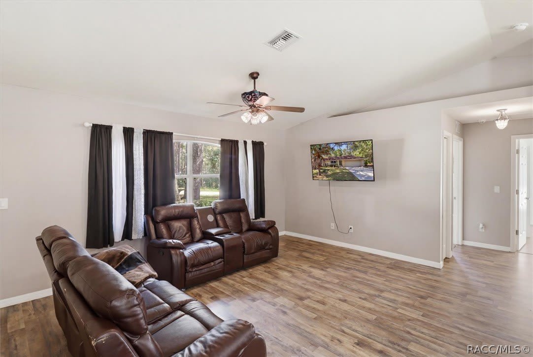 3220 E Rogers Street – photo 5