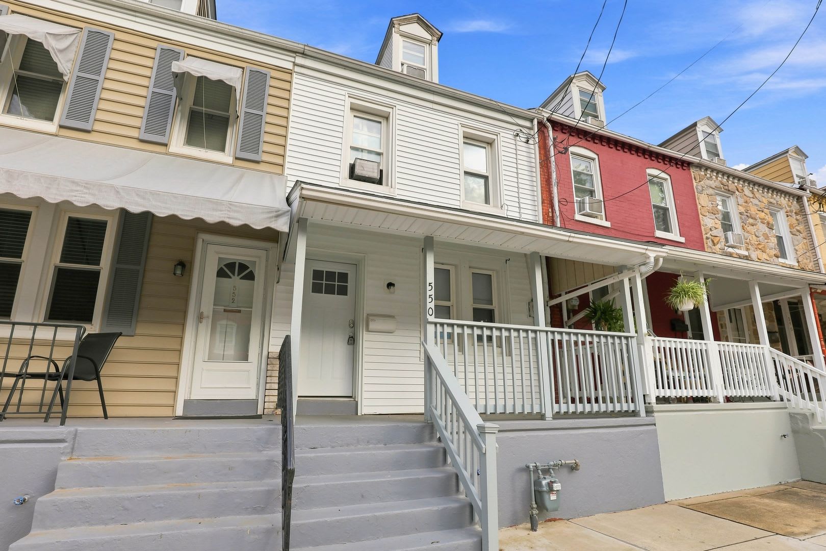 Beautiful 3 Bed 1 Bath Available Now – photo 2