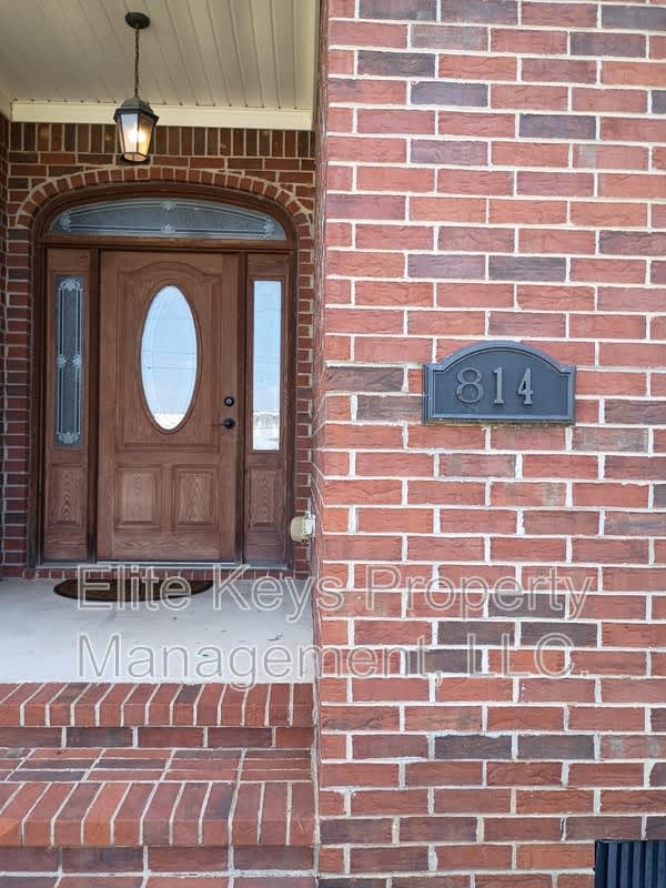 814 11TH Street – photo 2