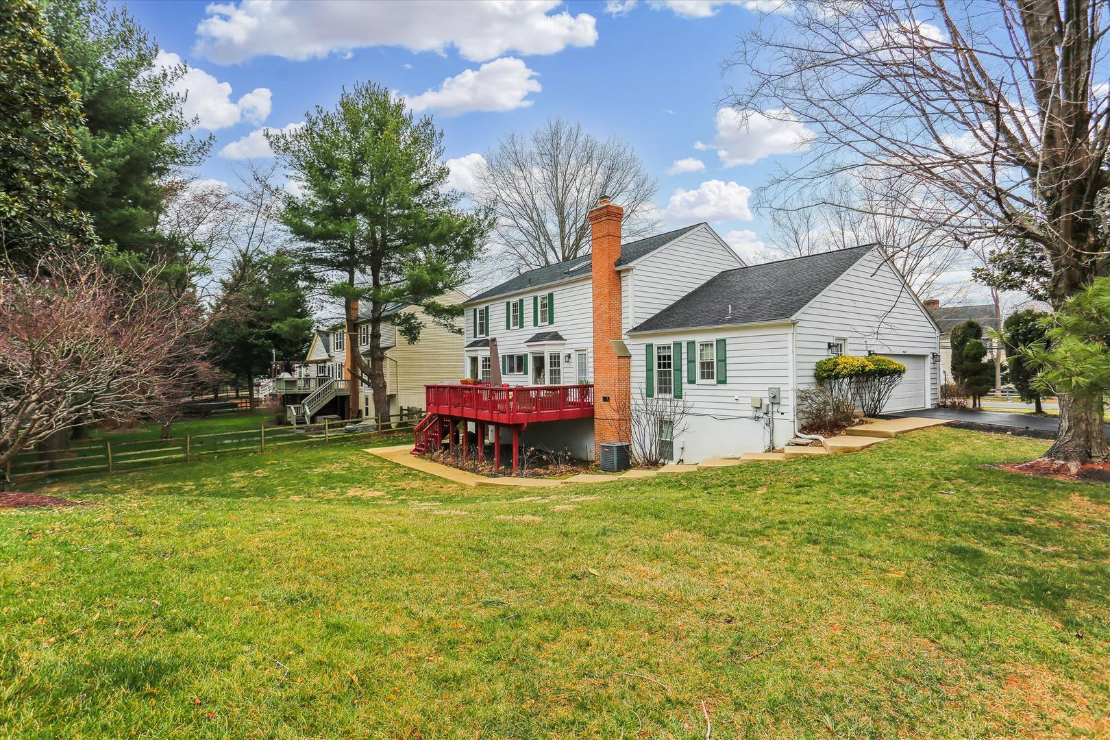 Gorgeous Single Family On Jones Lane – photo 3