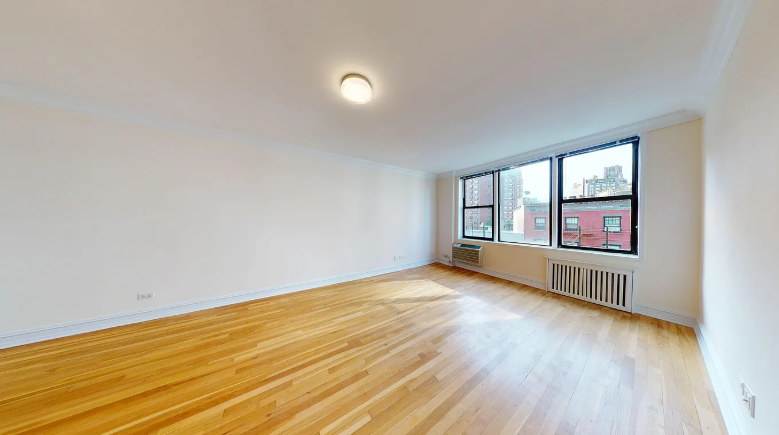 315 W 15Th St – photo 3