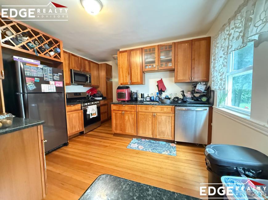 27 Perthshire Rd. – photo 2