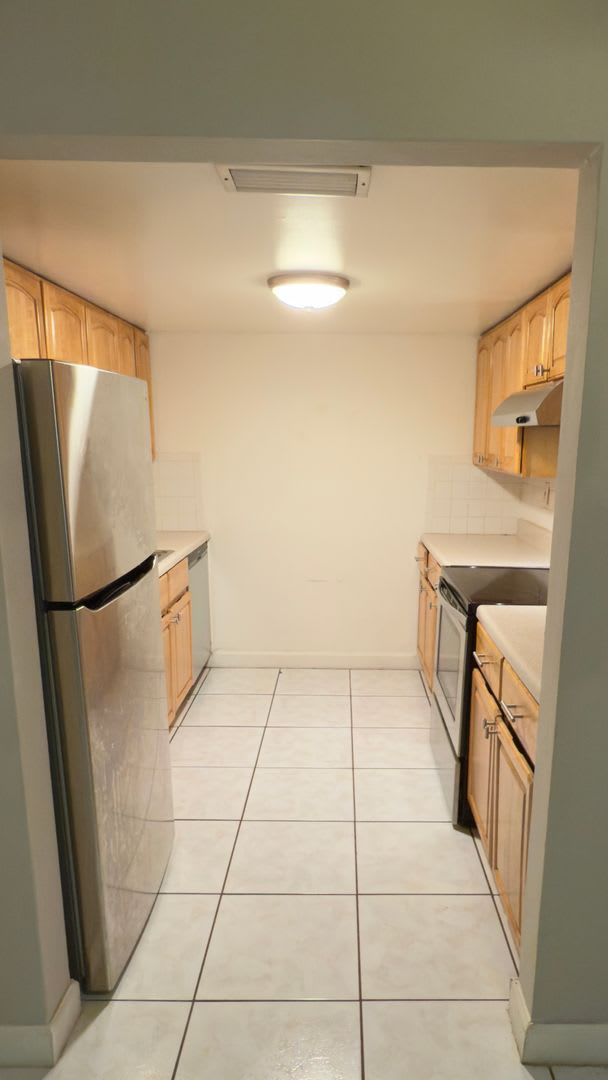 Spacious 1-Bed Condo in Sutton House – 974 SF, East of Biscayne – photo 2