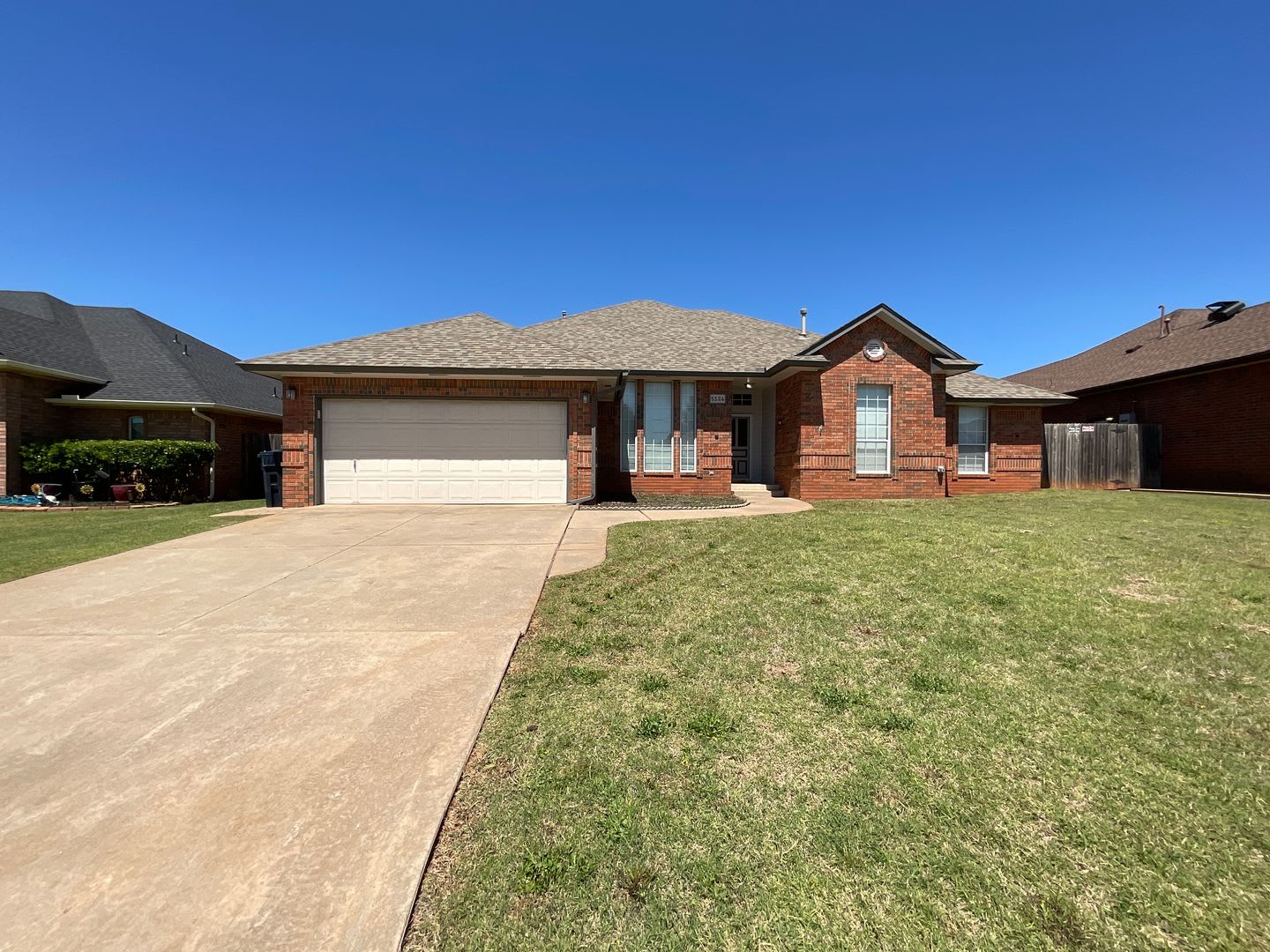 4 Bed, 2.5 Bath Brick home with 2 car garage – photo 1