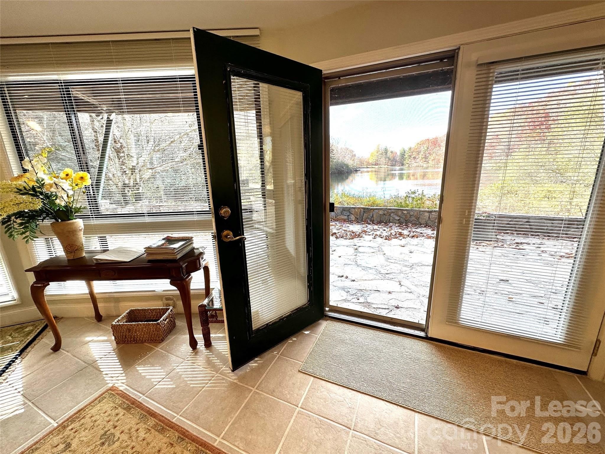 424 LakeView Drive – photo 2