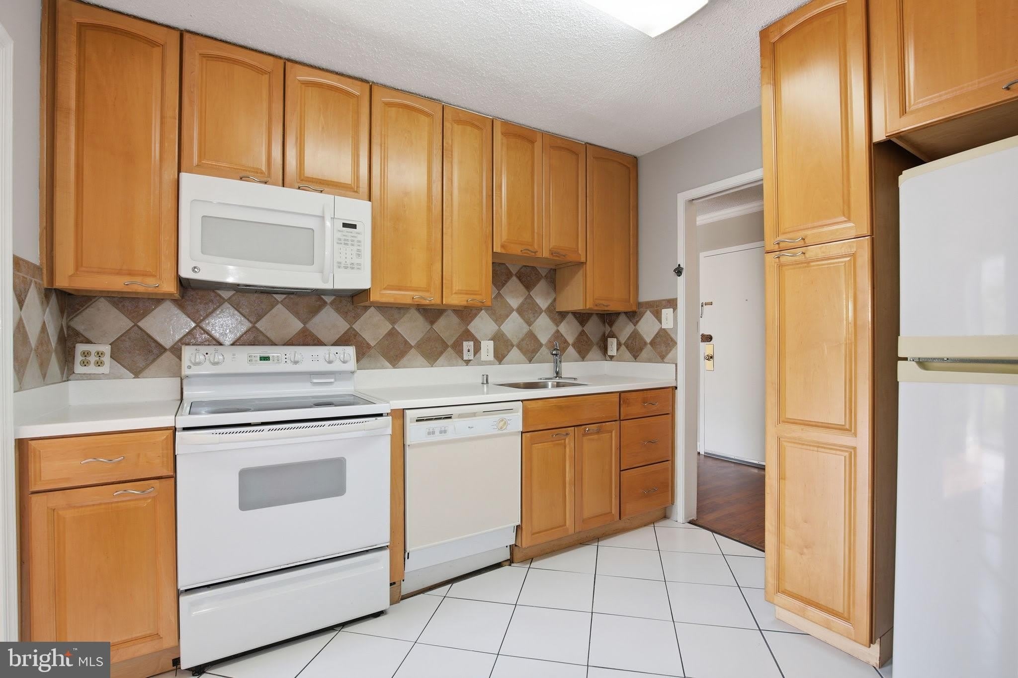 2300-713 PIMMIT Drive – photo 4
