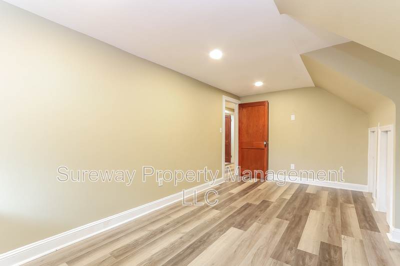 2009 East McGalliard Avenue – photo 3