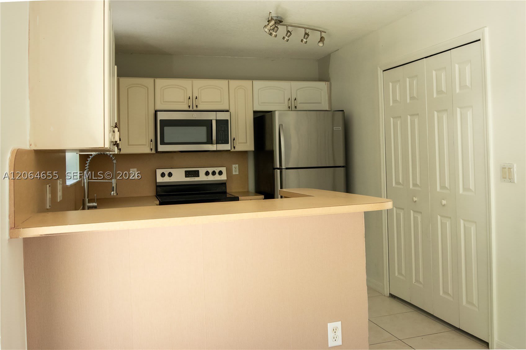 1240 SE 31st Ct – photo 2