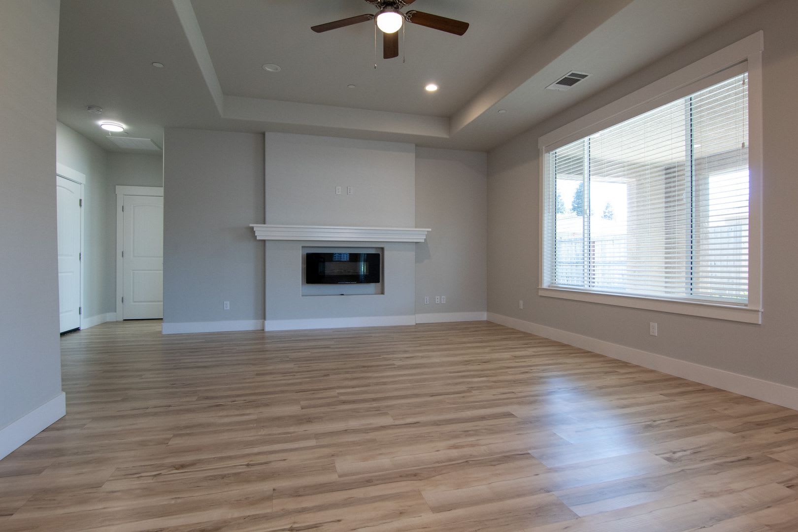 Newer Home for Rent in North Redding CA – photo 4
