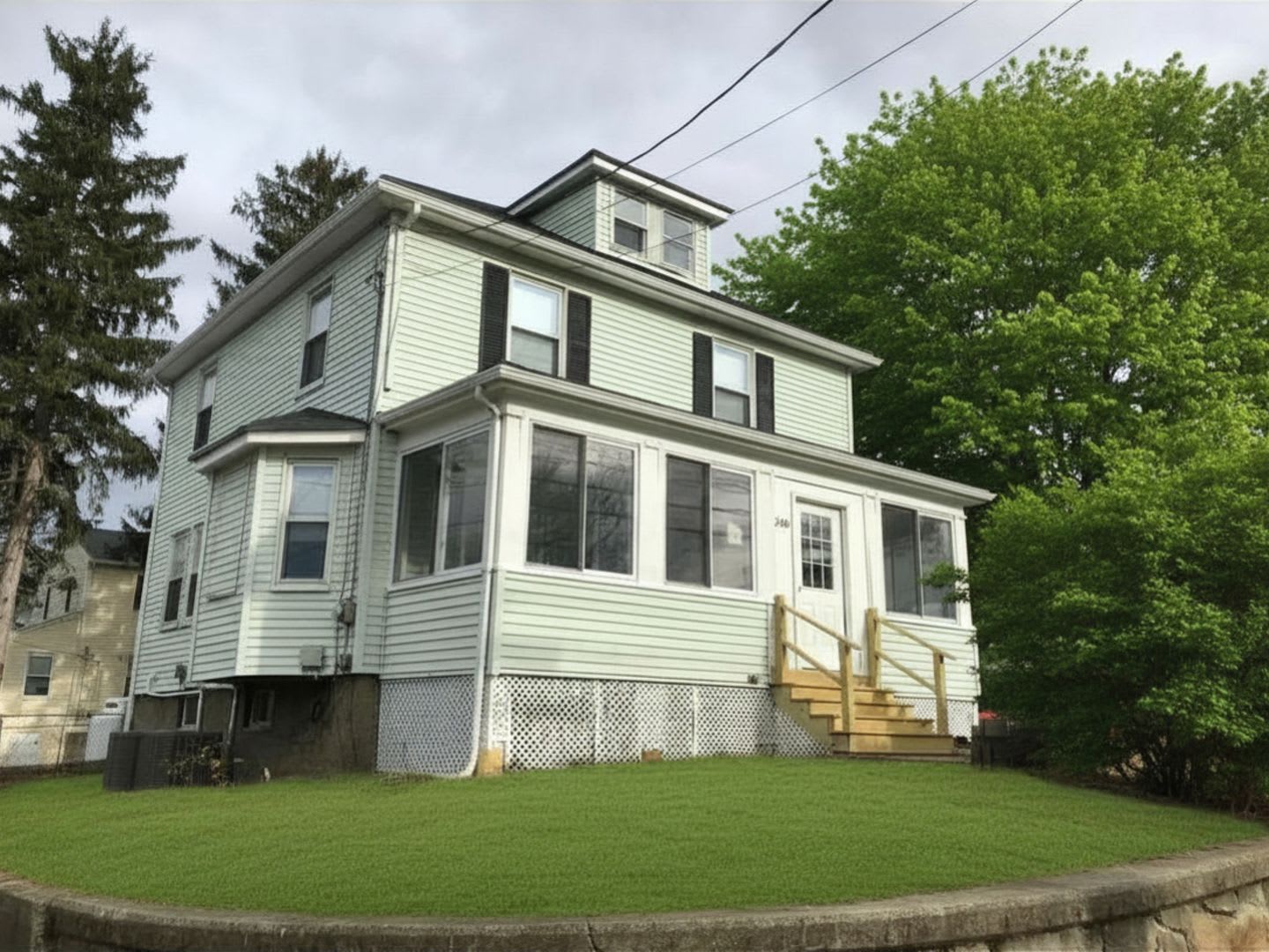 Renovated single-family home for rent in a highly convenient Braintree location! – photo 1
