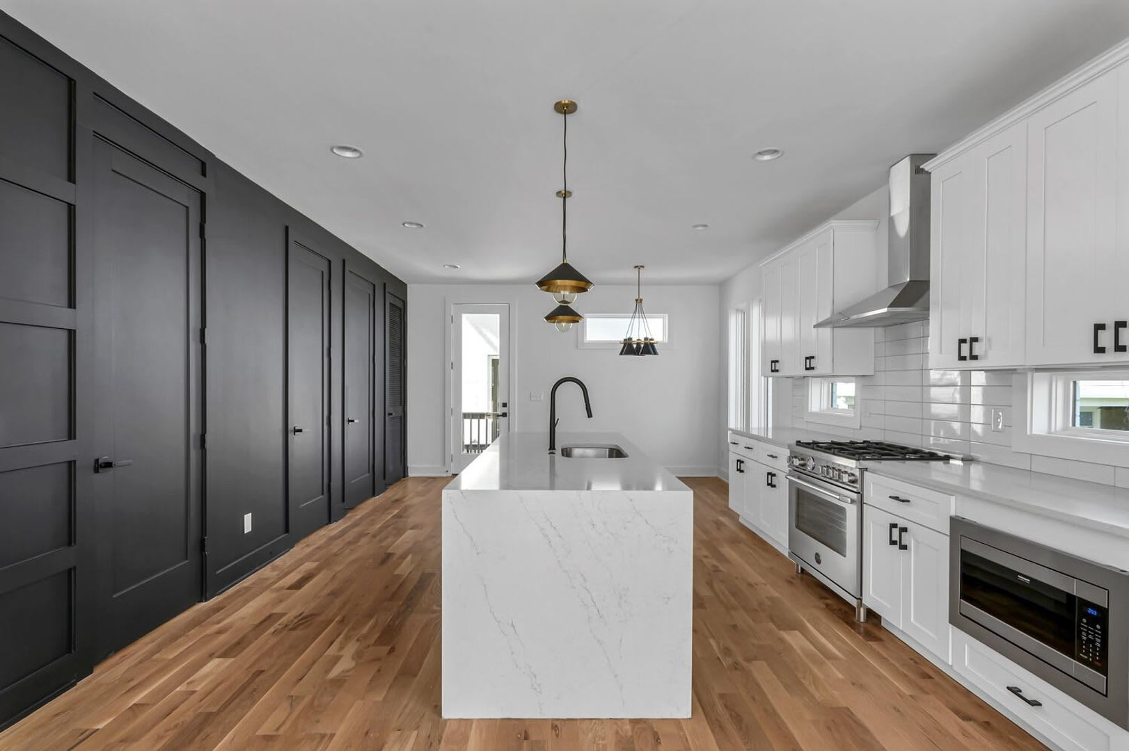 Stunning 4 Bedroom Home W Rooftop Deck Close To Downtown Nashville – photo 1