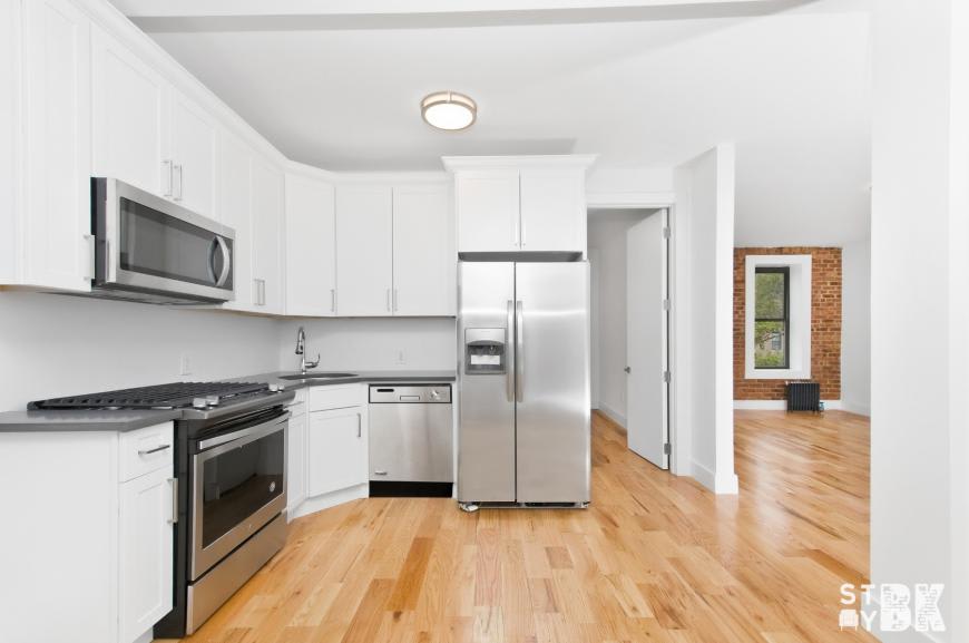 400 Clinton Ave – photo 3