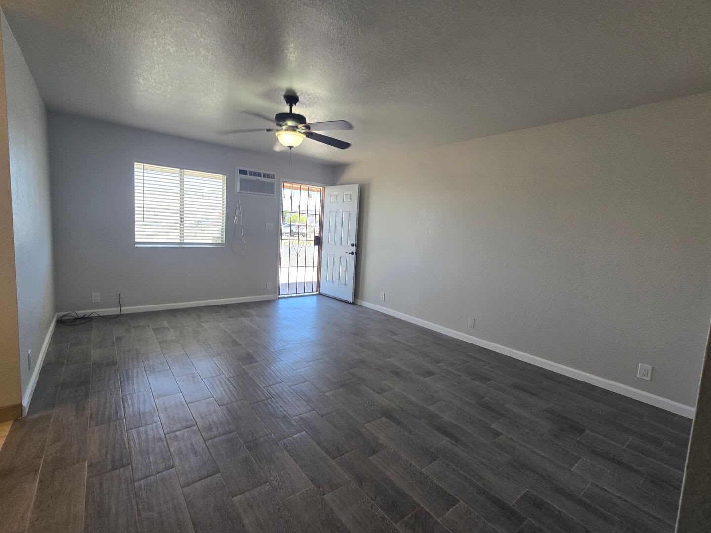 2 BR 1 BA available now – photo 3