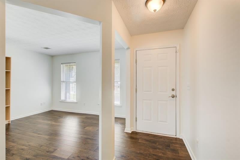 1204 Gates Circle SE – photo 3