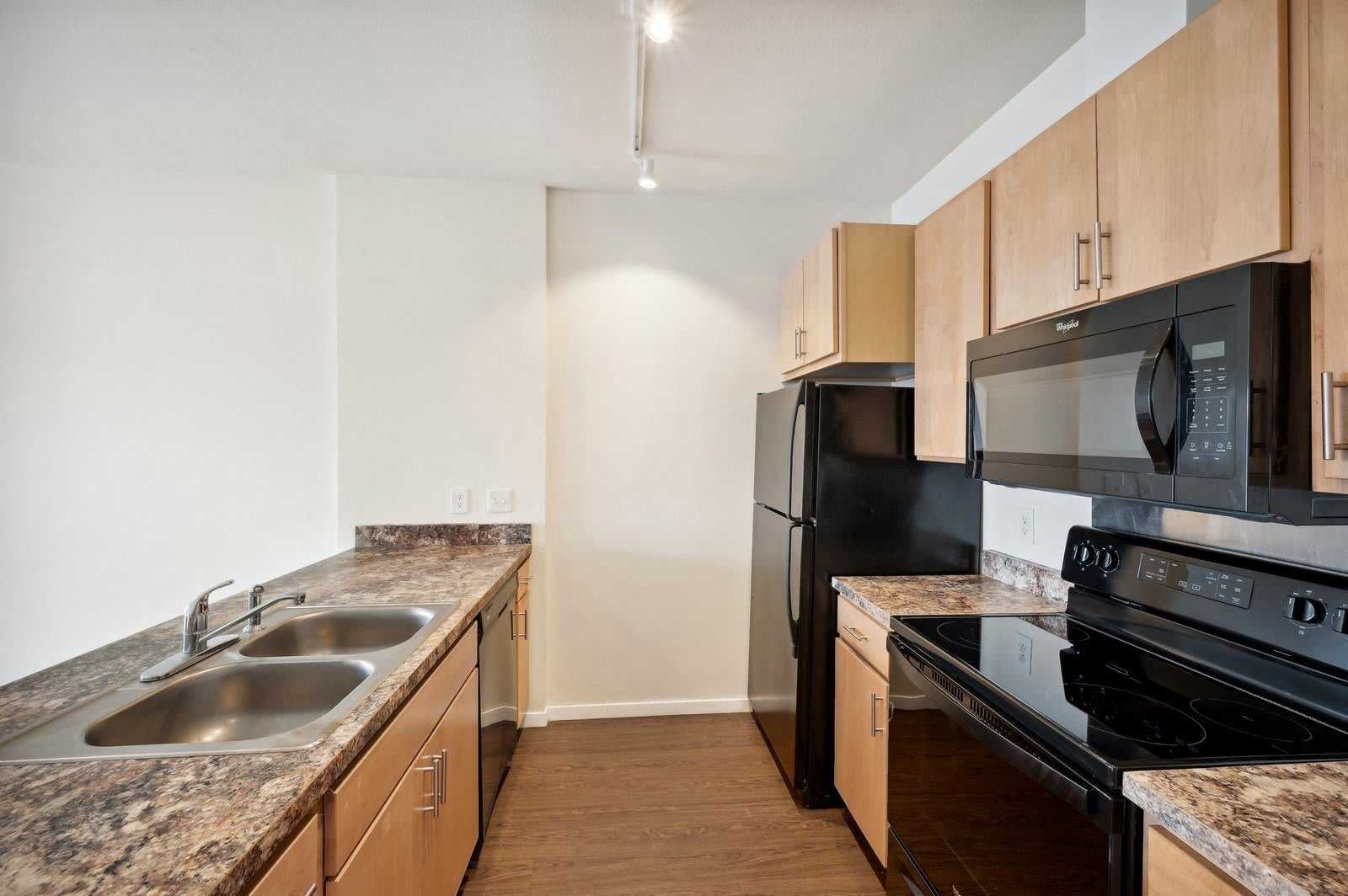 Broadway Flats – photo 5