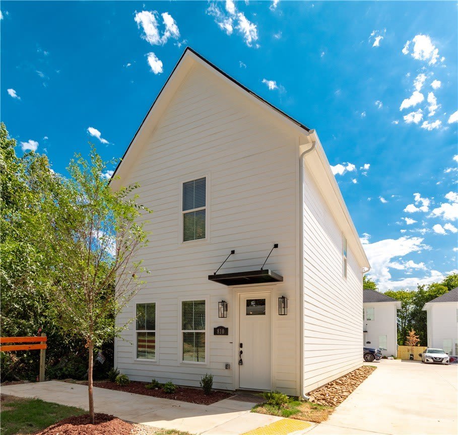 810 S Wood Avenue – photo 3
