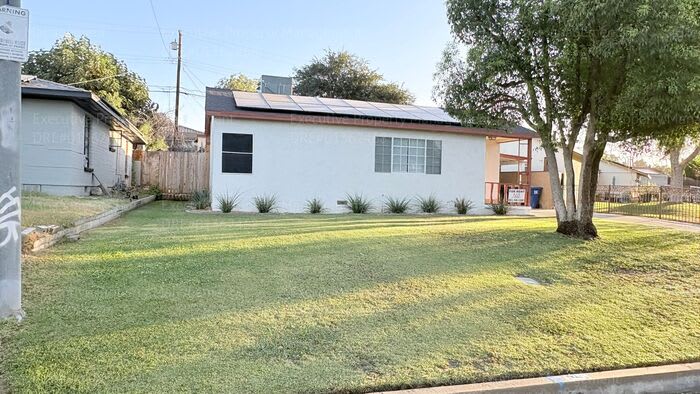 2238 Lindora Street – photo 3
