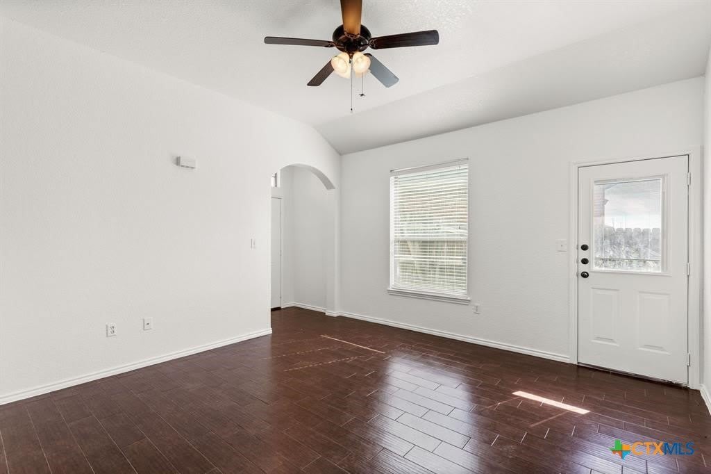 586 Creekside Circle – photo 4