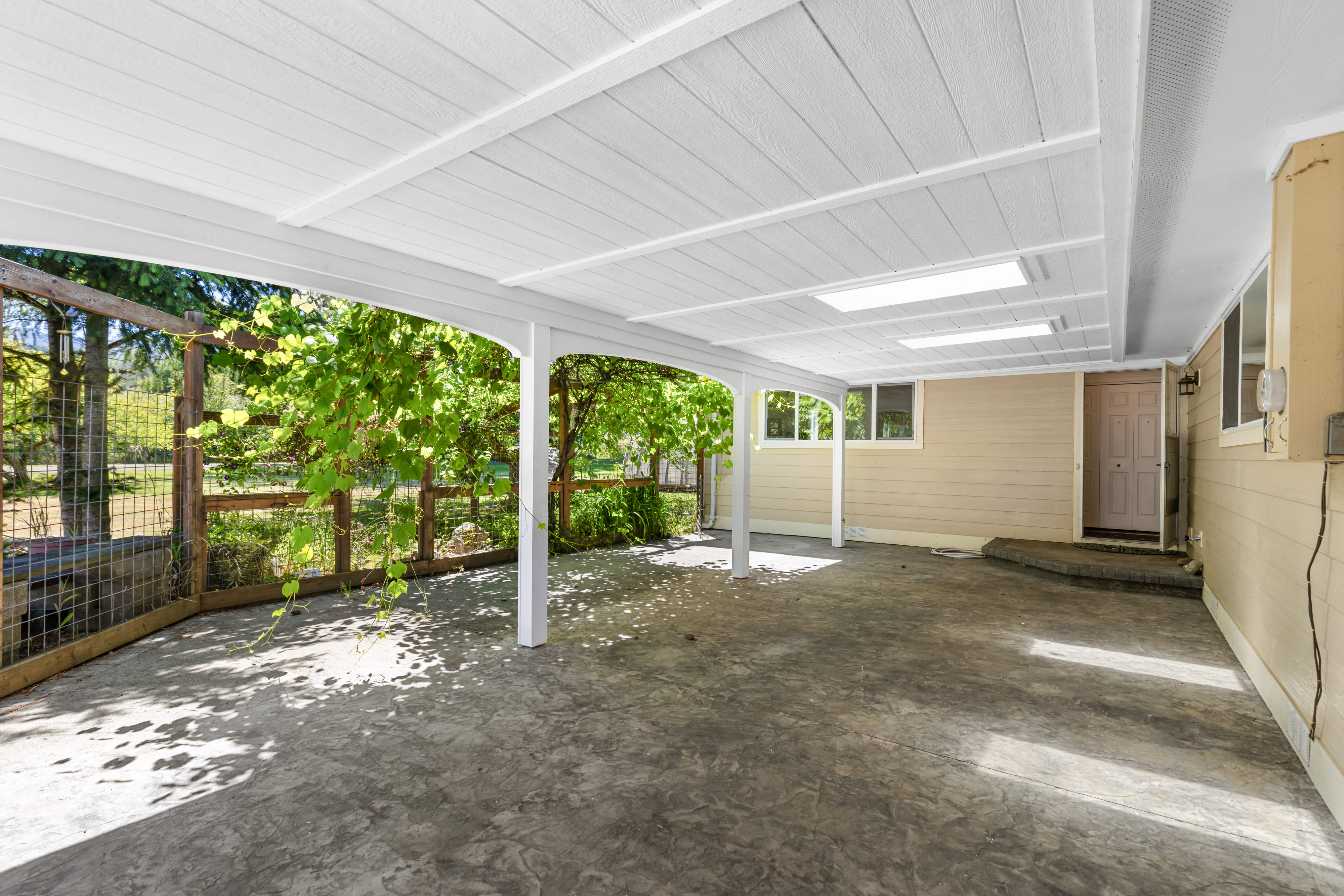 4109 S Reddick Rd – photo 2