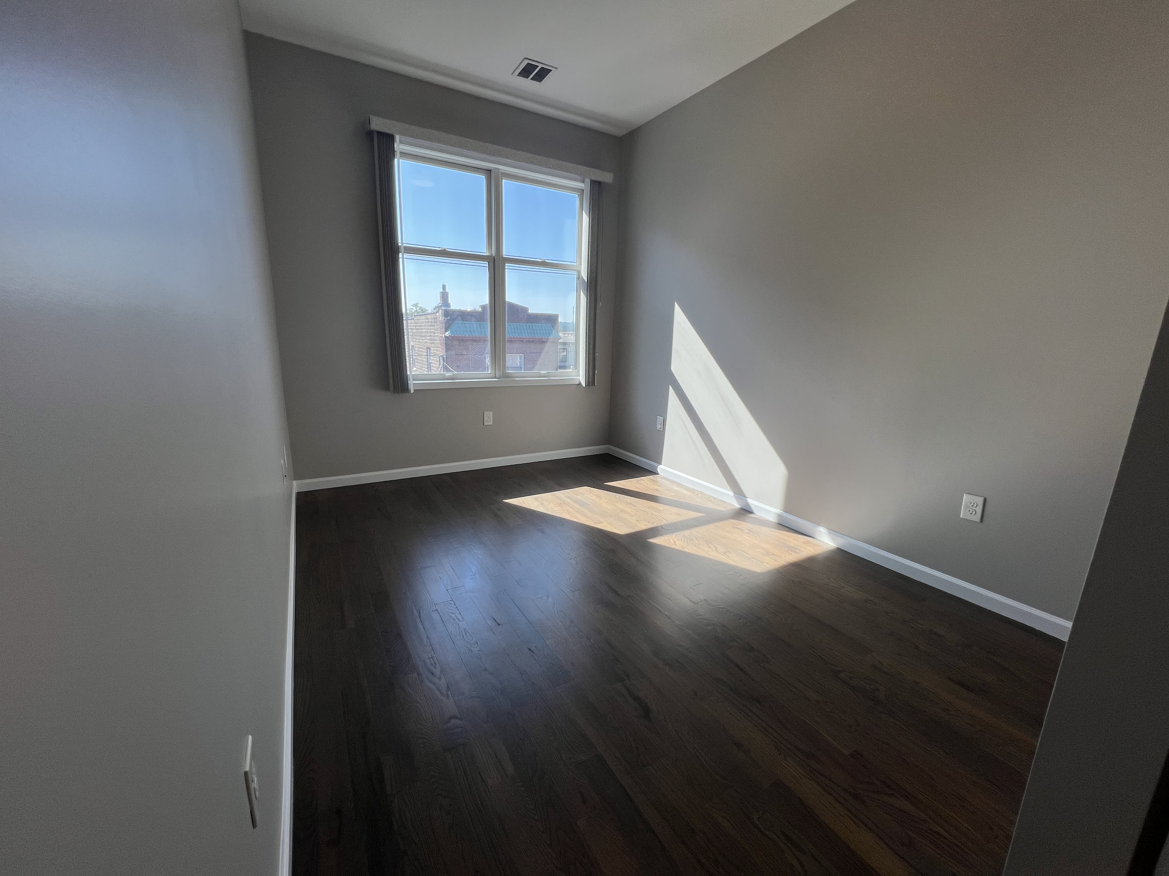 189 195 Avenue E – photo 4