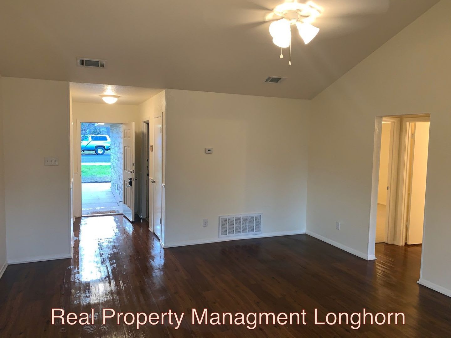 Beautifully Renovated 4/2 One story Georgetown Property. – photo 4