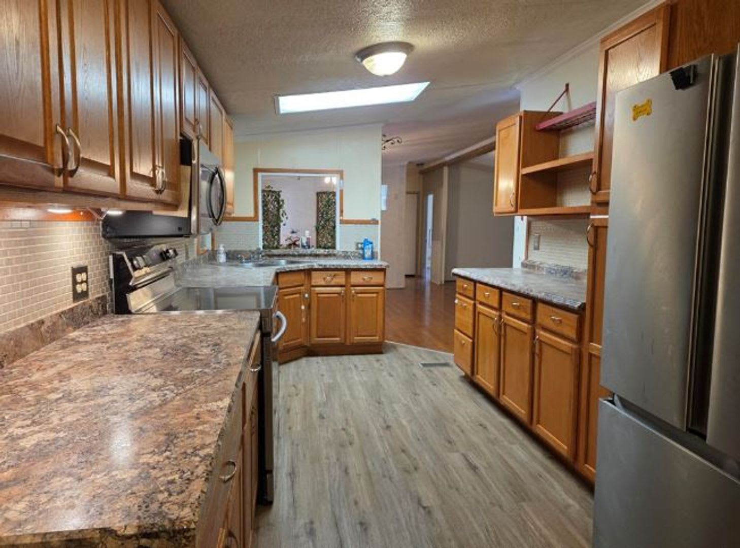 FOR LEASE!! – photo 2
