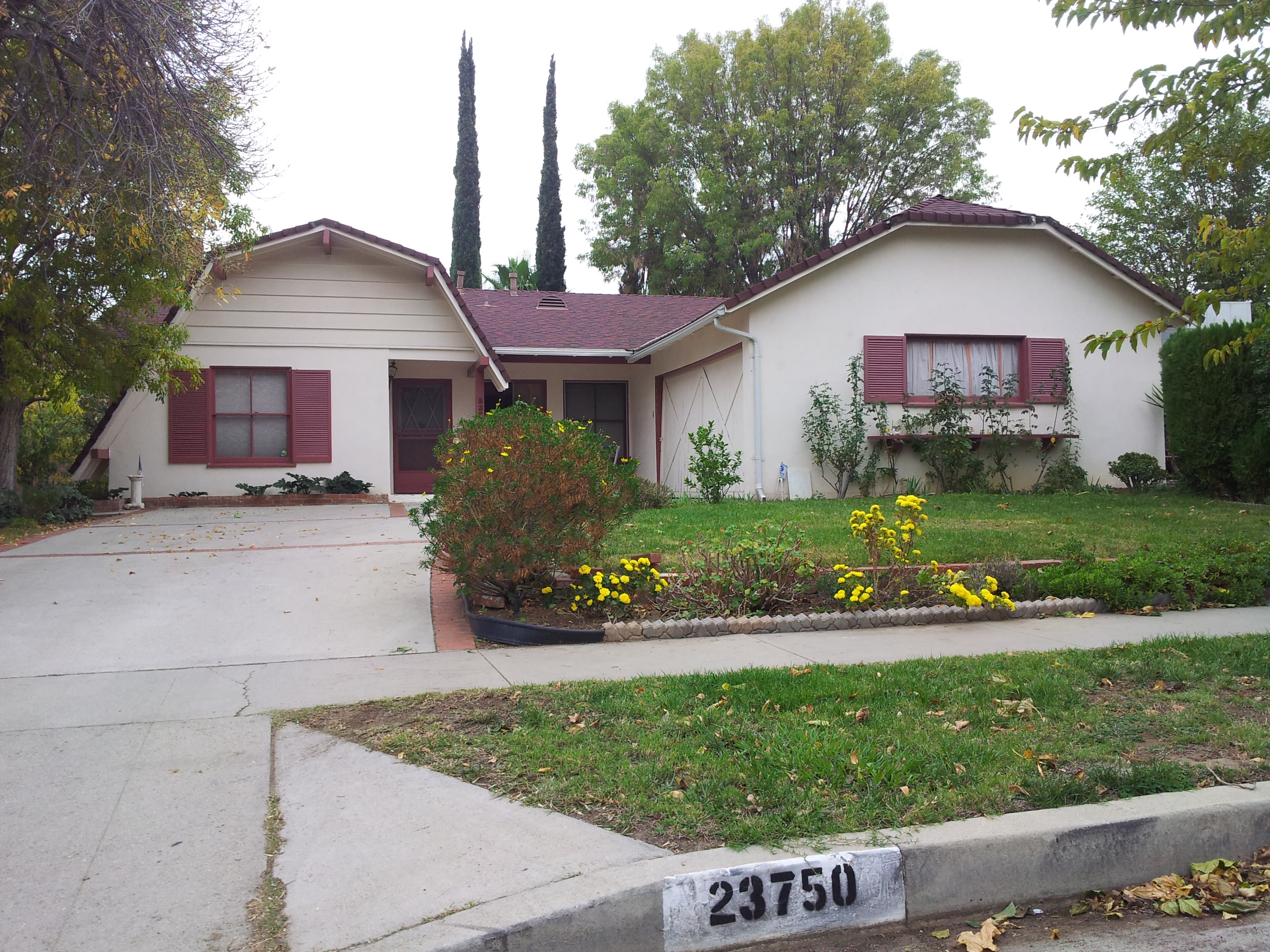 23750 Hartland Street – photo 4