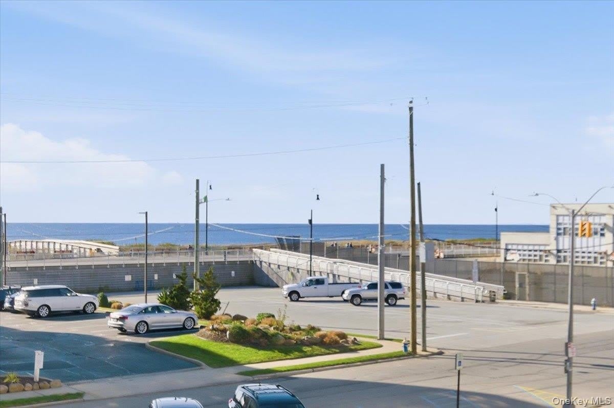 475 W Broadway – photo 4