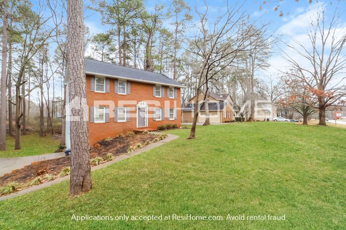 1512 Hillside Drive Southeast – photo 2
