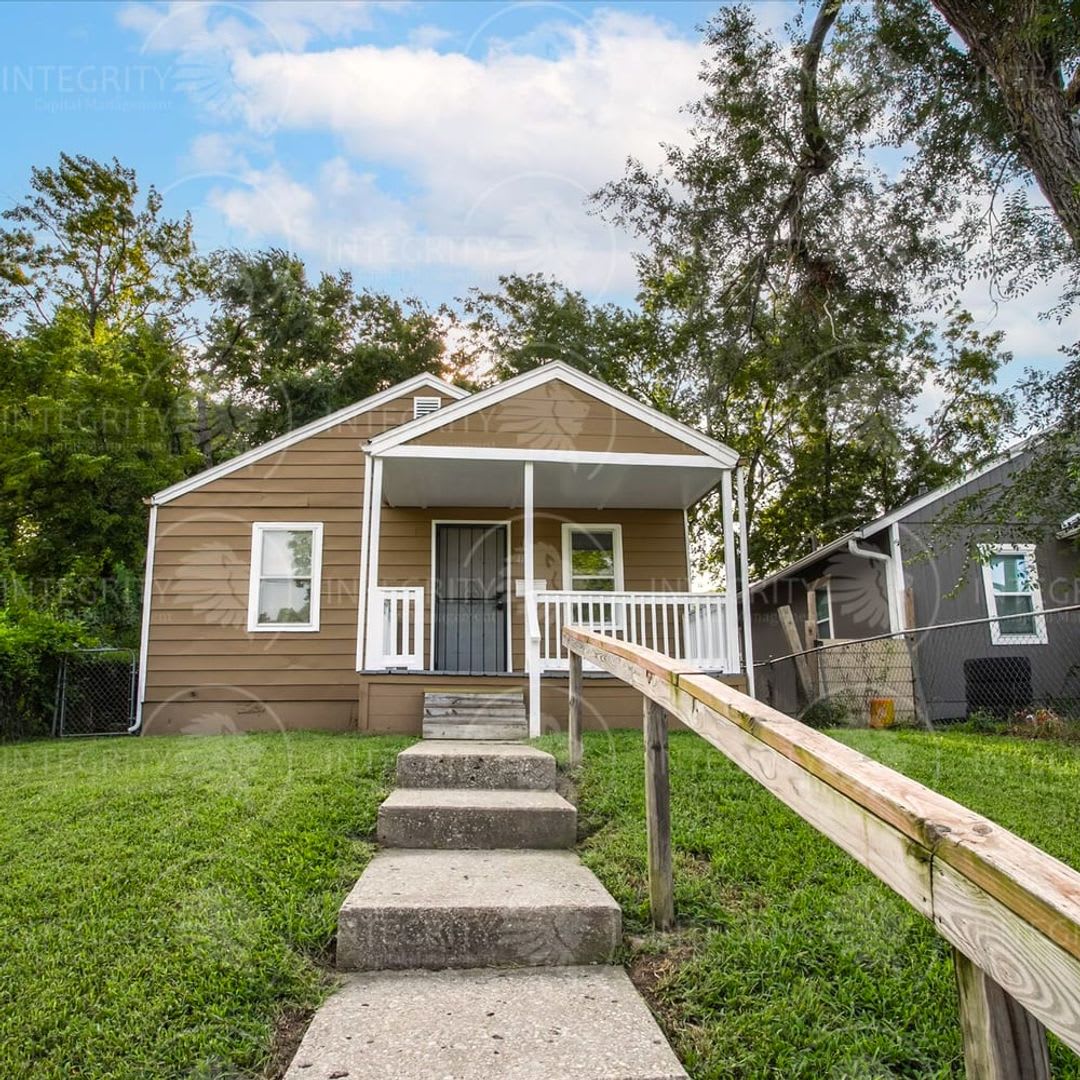 You Had Us At Hardwood Floors 4411 South Benton – photo 2
