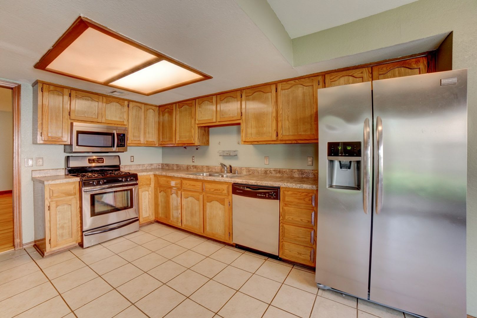 Fantastic Broken Arrow property now up for rent – photo 2