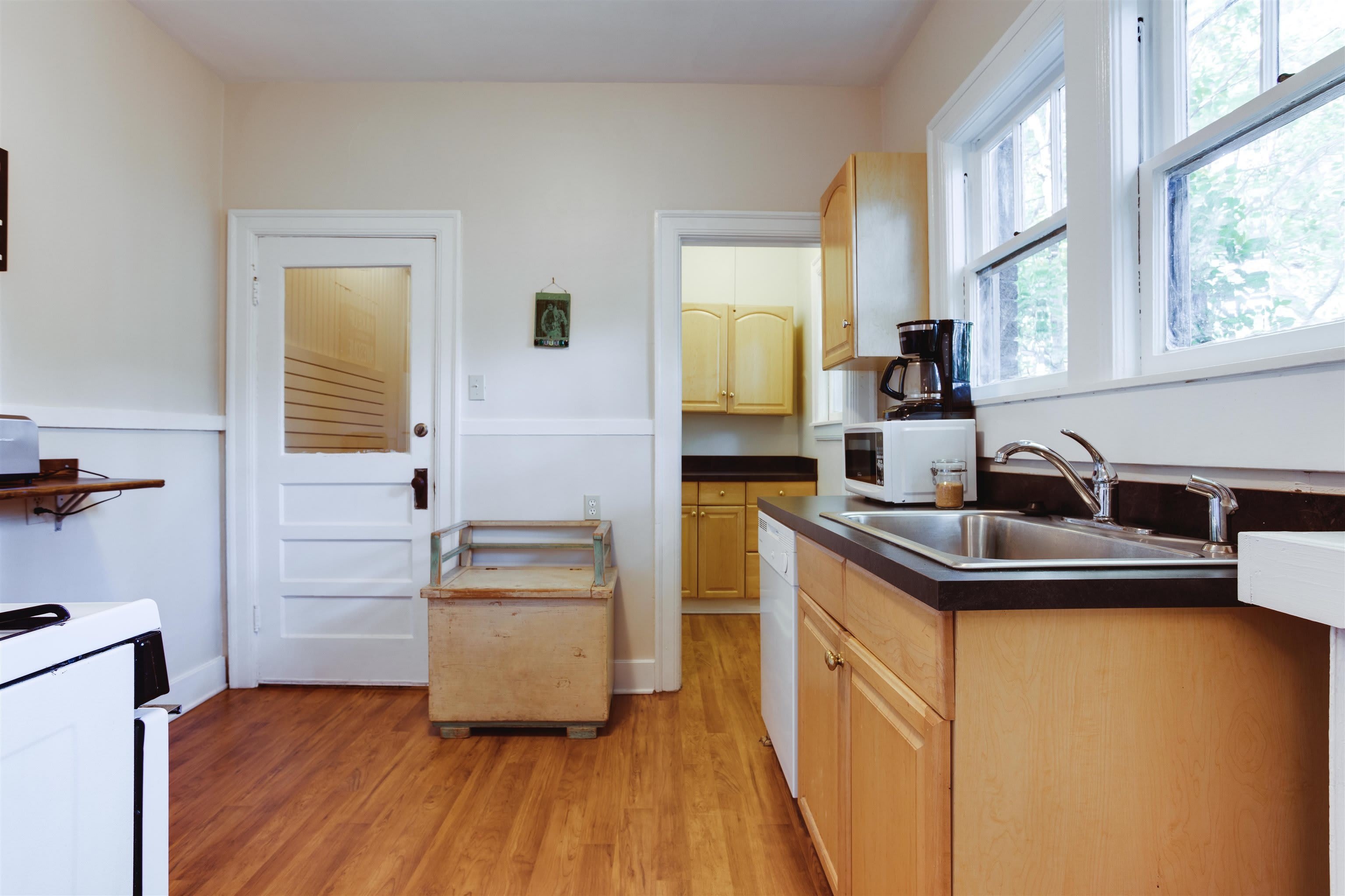 669 S MANSFIELD St – photo 3