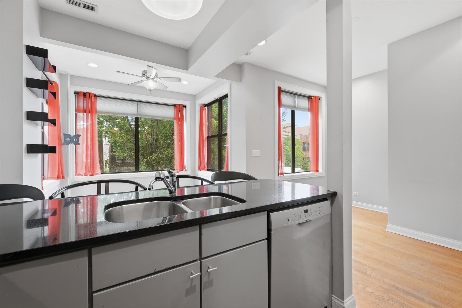 2610 W IOWA Street – photo 3
