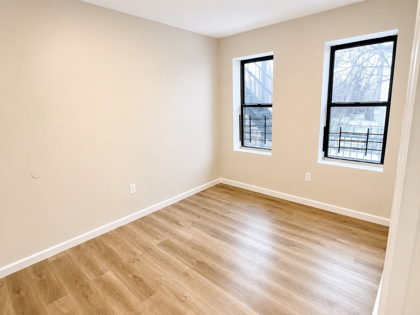 383 385 Avon Avenue – photo 4