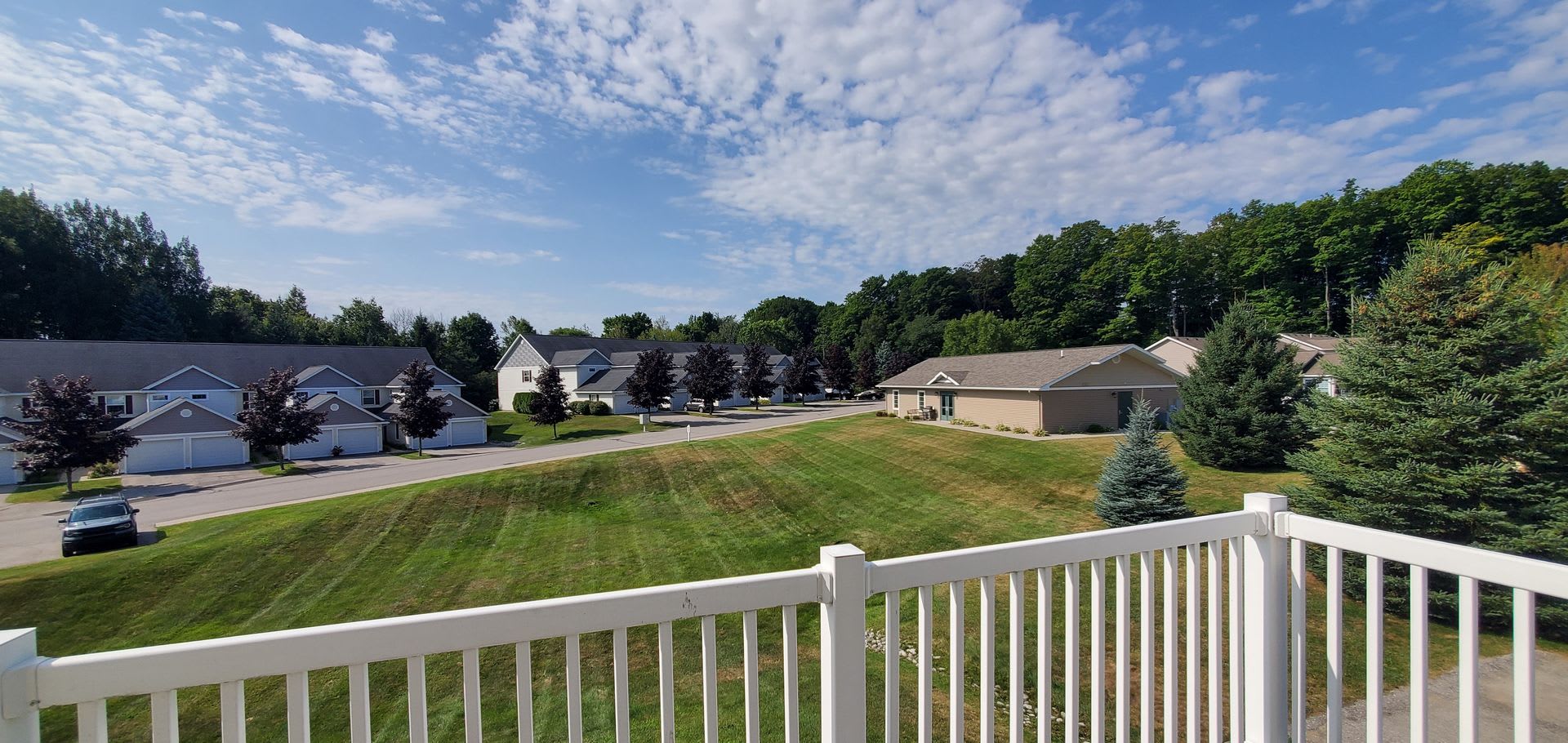 Chelsea Park Charming 2 Bedroom, 2 Bathroom Upper Level End Unit – photo 2