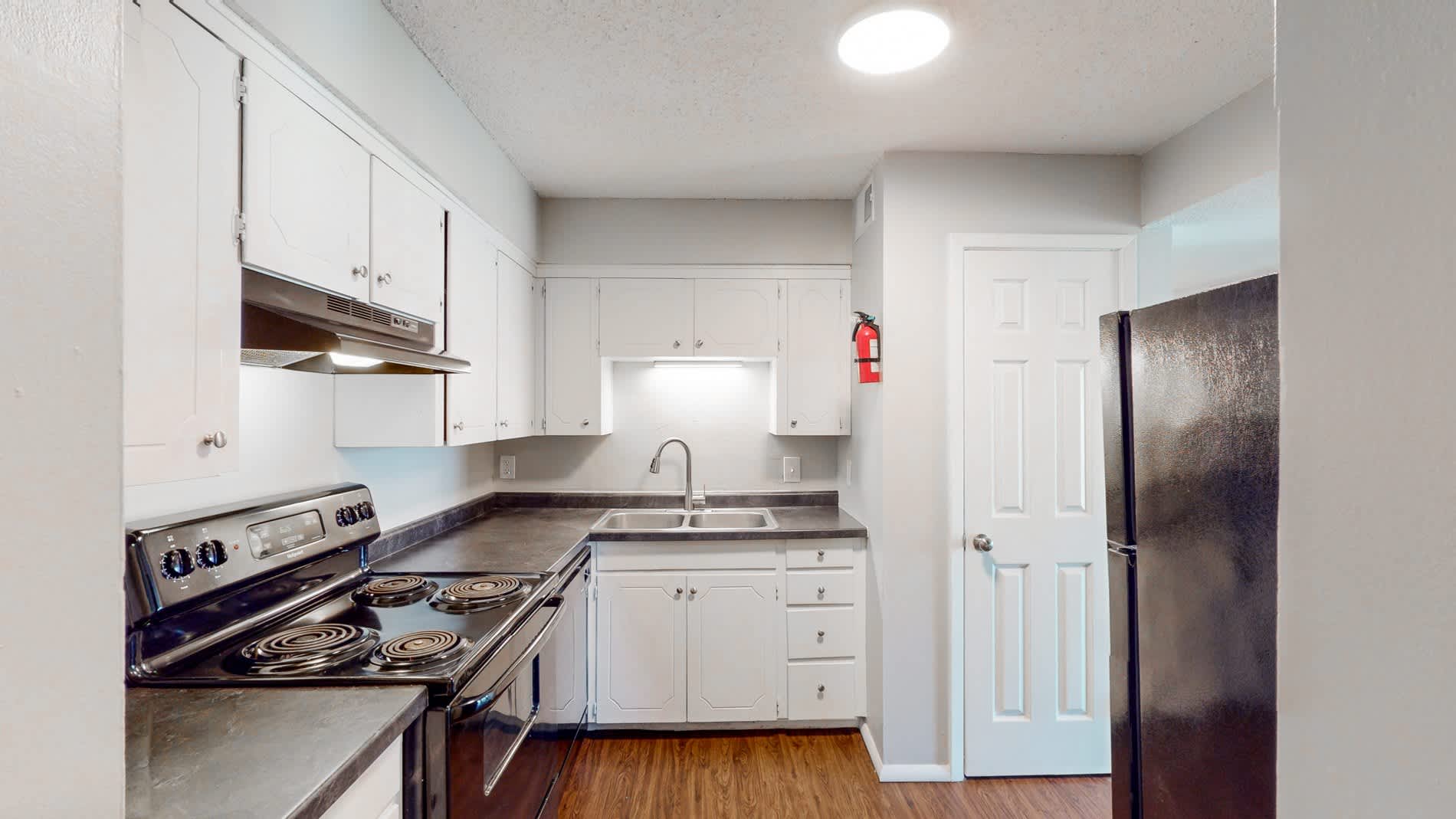15204 Bellaire Ave Apt A – photo 4