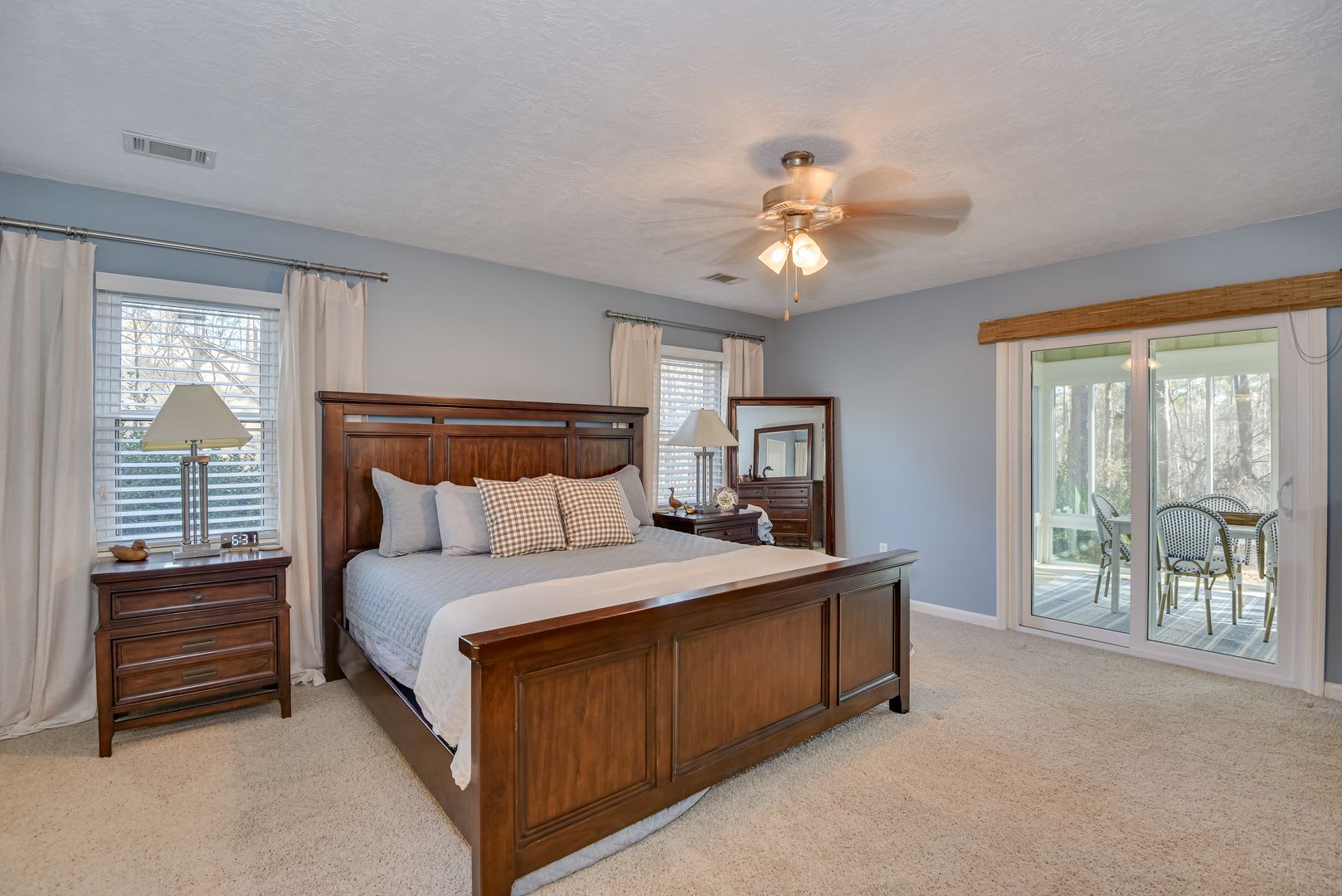 Fully Furnished Lakefront Home – photo 2
