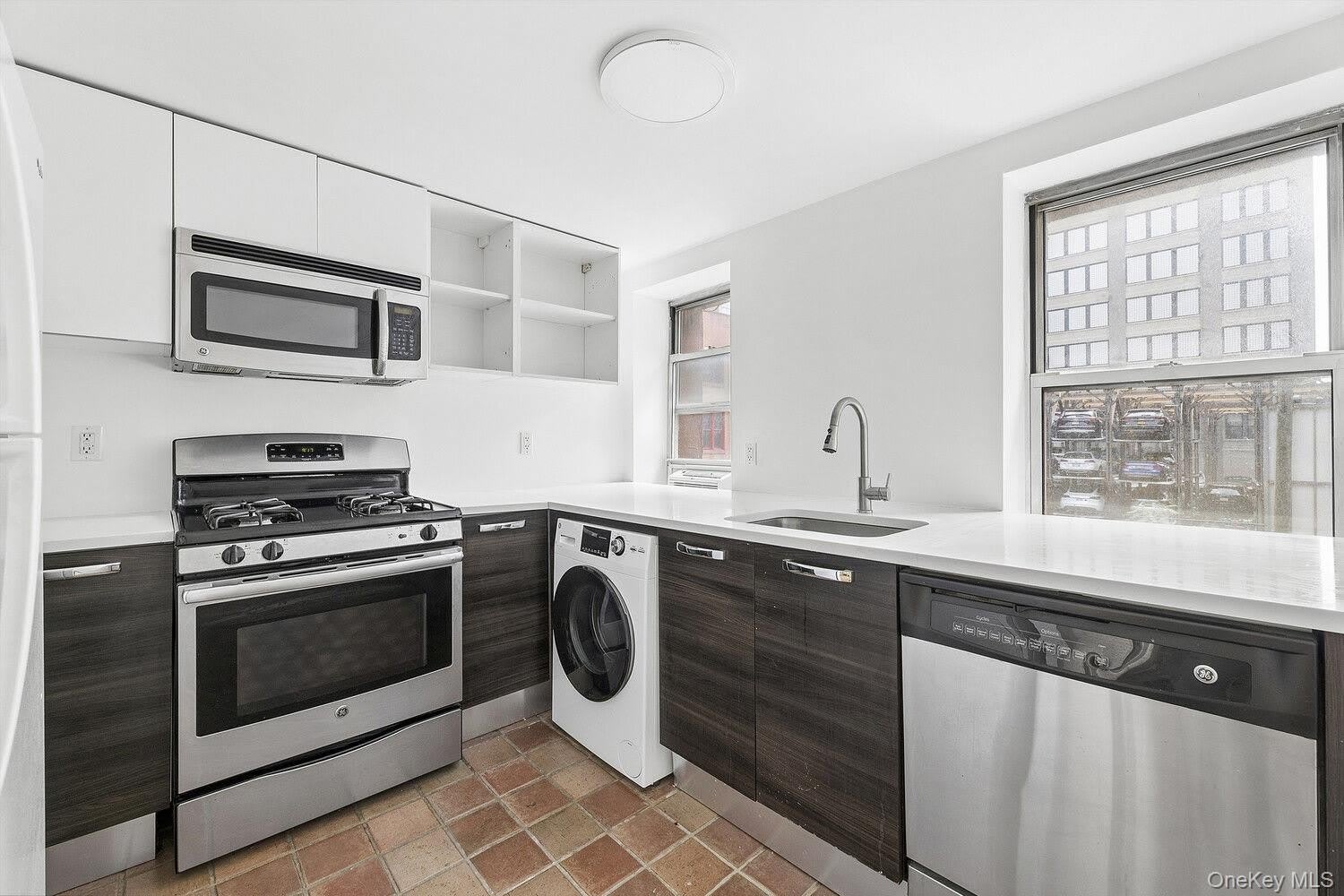282 Hudson Street – photo 5