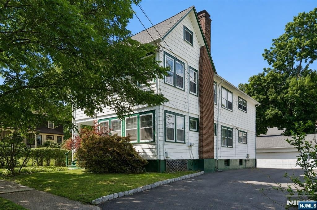 26 Howe Avenue – photo 3