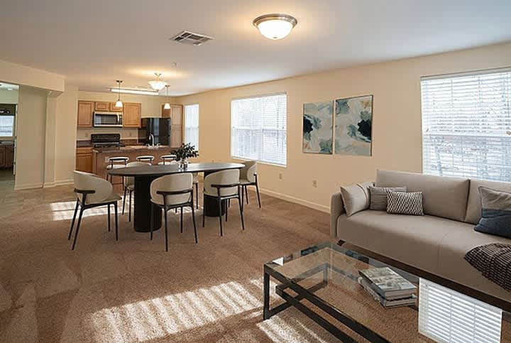 Diamond Pointe Apartments – photo 3
