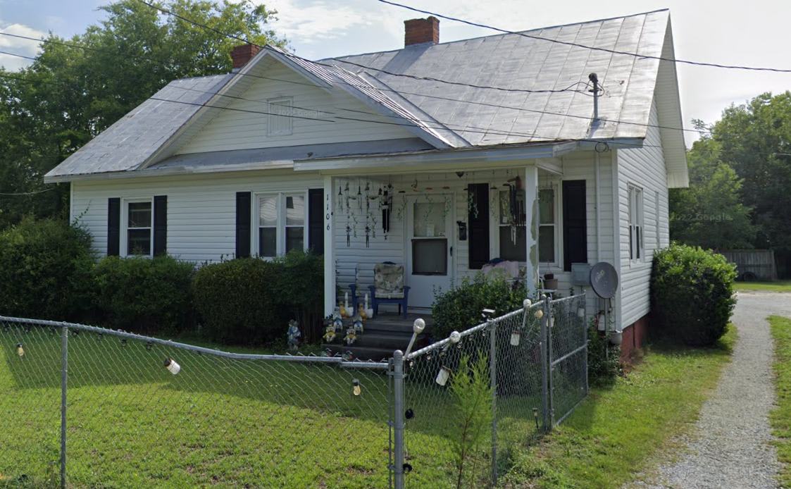 1106 N George St – photo 1