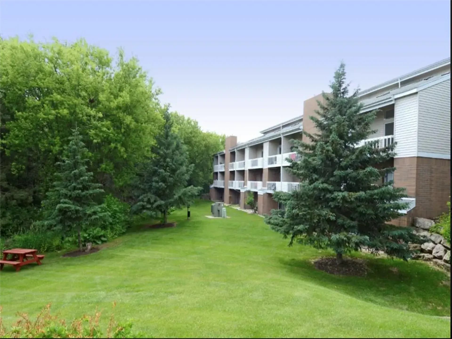Summit Hill Apartments – photo 5