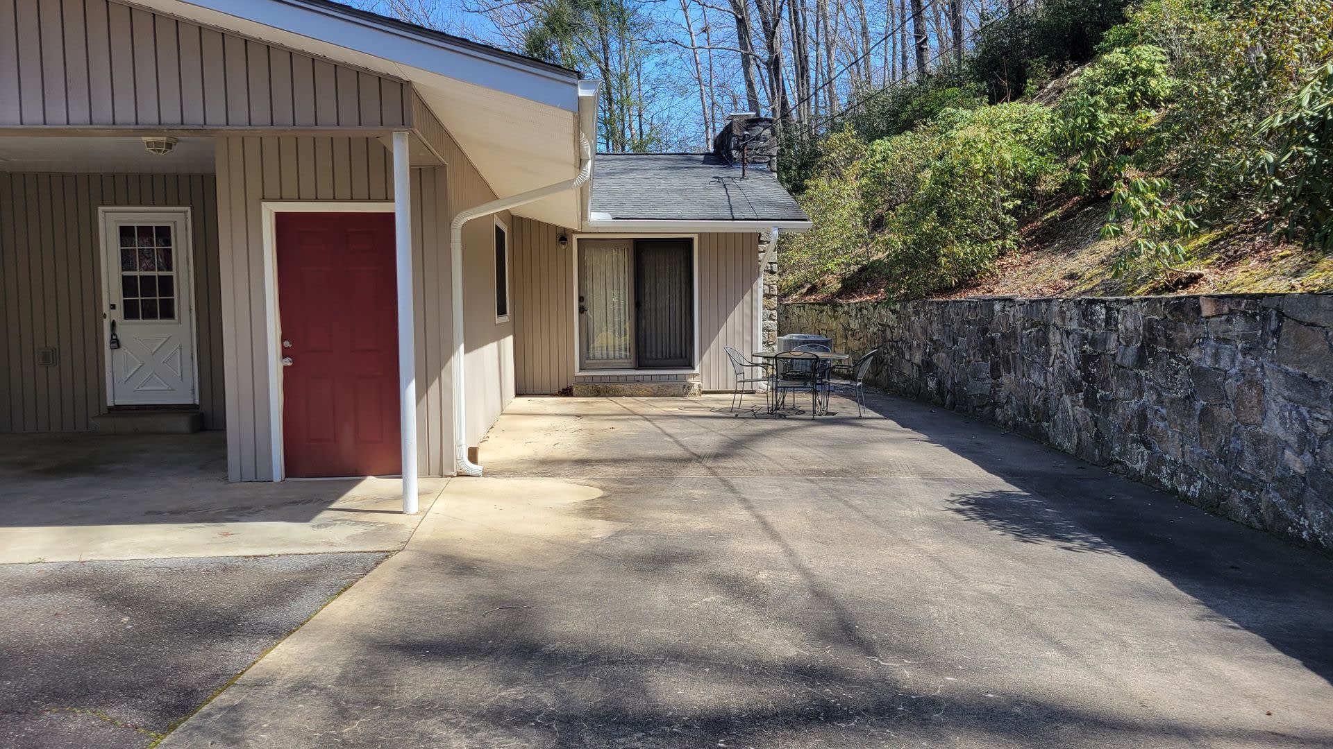 3/1.5 home for rent close to downtown Sylva – photo 2