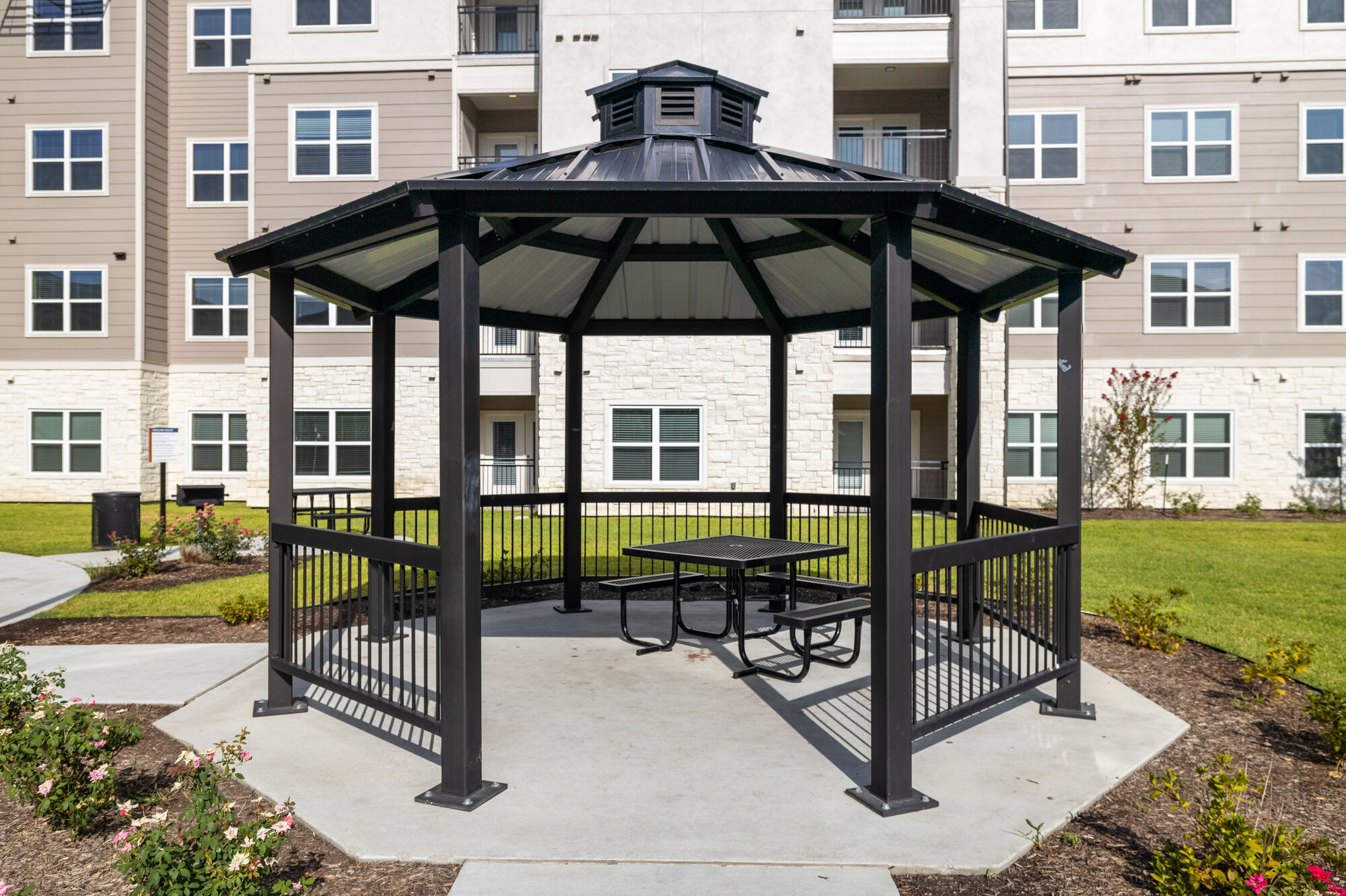 Twelve 620 Apartments – photo 4