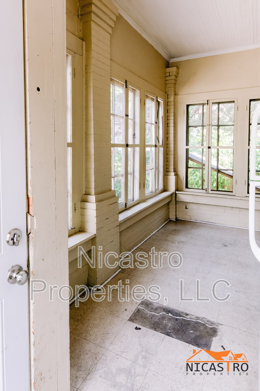 2064 Indianola Avenue – photo 4