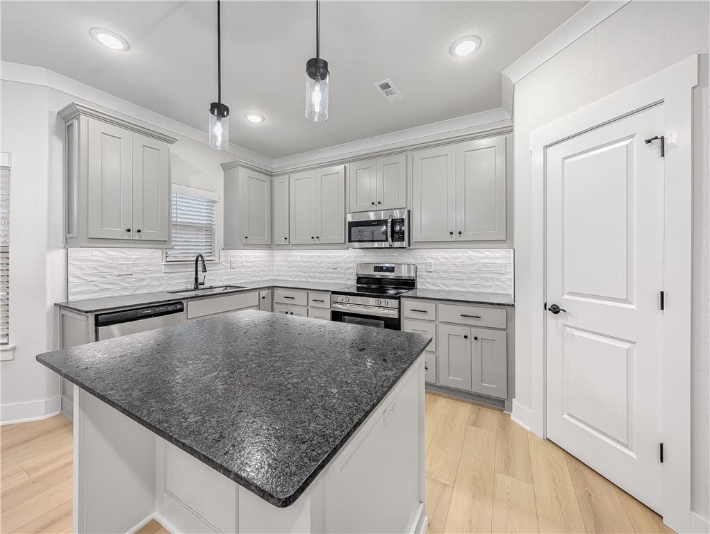 100 Selkirk Drive – photo 2