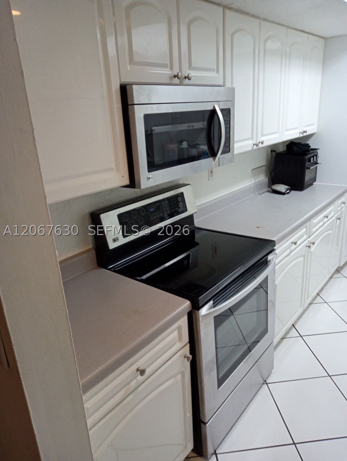 2700 Riverside Dr – photo 3