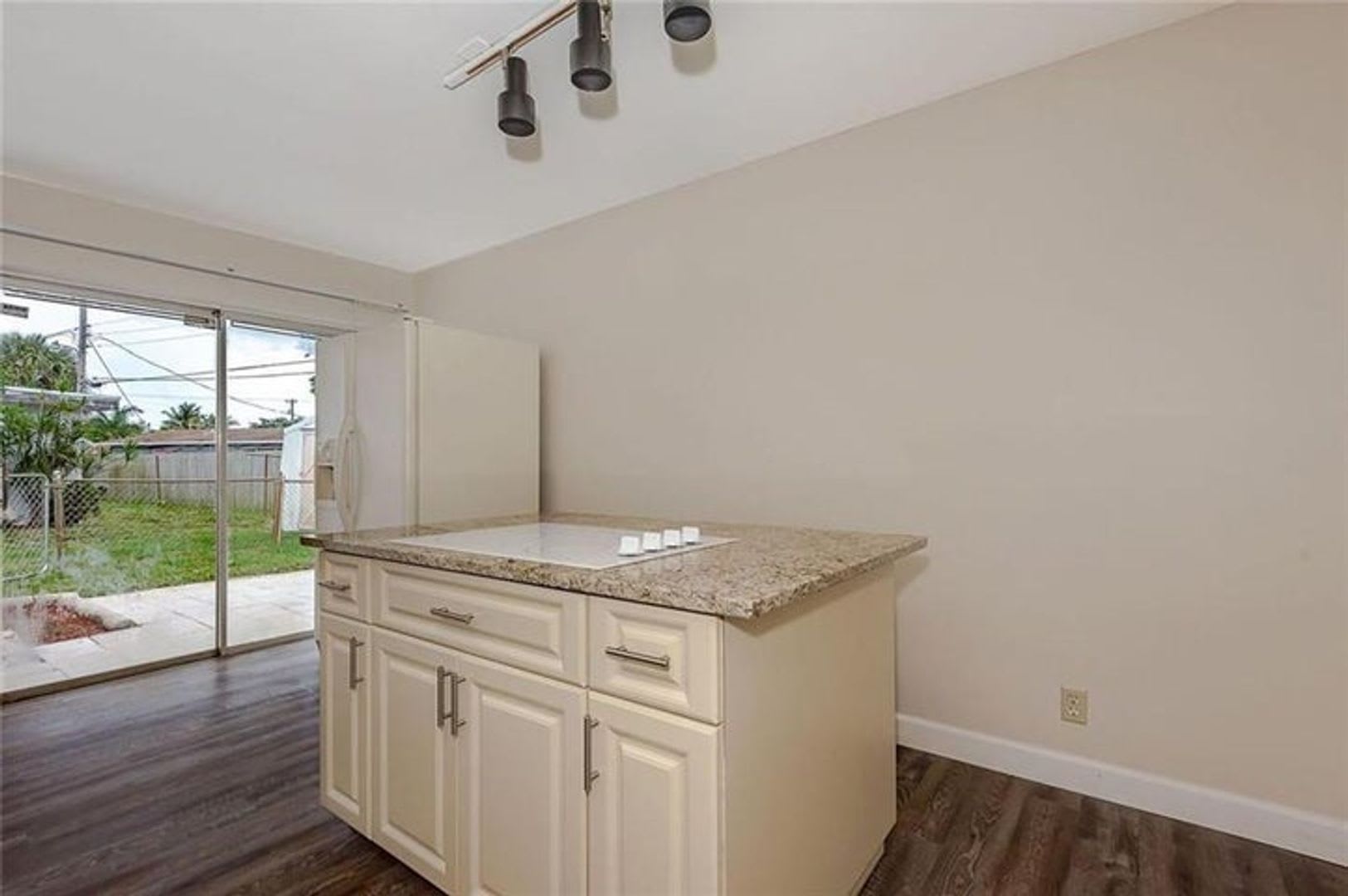 1130 Ne 24Th Street Pompano Beach Fl 33064 6455 – photo 2